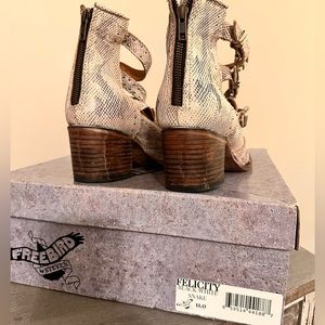 Freebird by Steven *RARE* Felicity Black/White Snake size 11